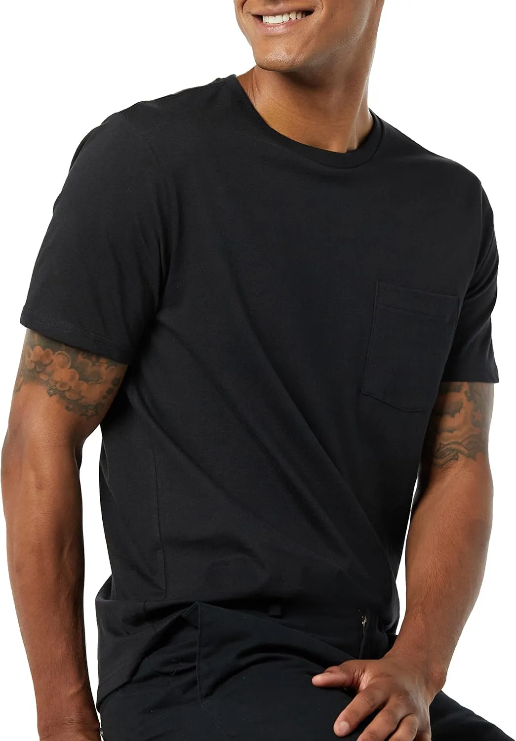 Amazon Essentials Men's T-Shirts, Short-Sleeve Crewneck Pocket, Cotton, 2-Pack